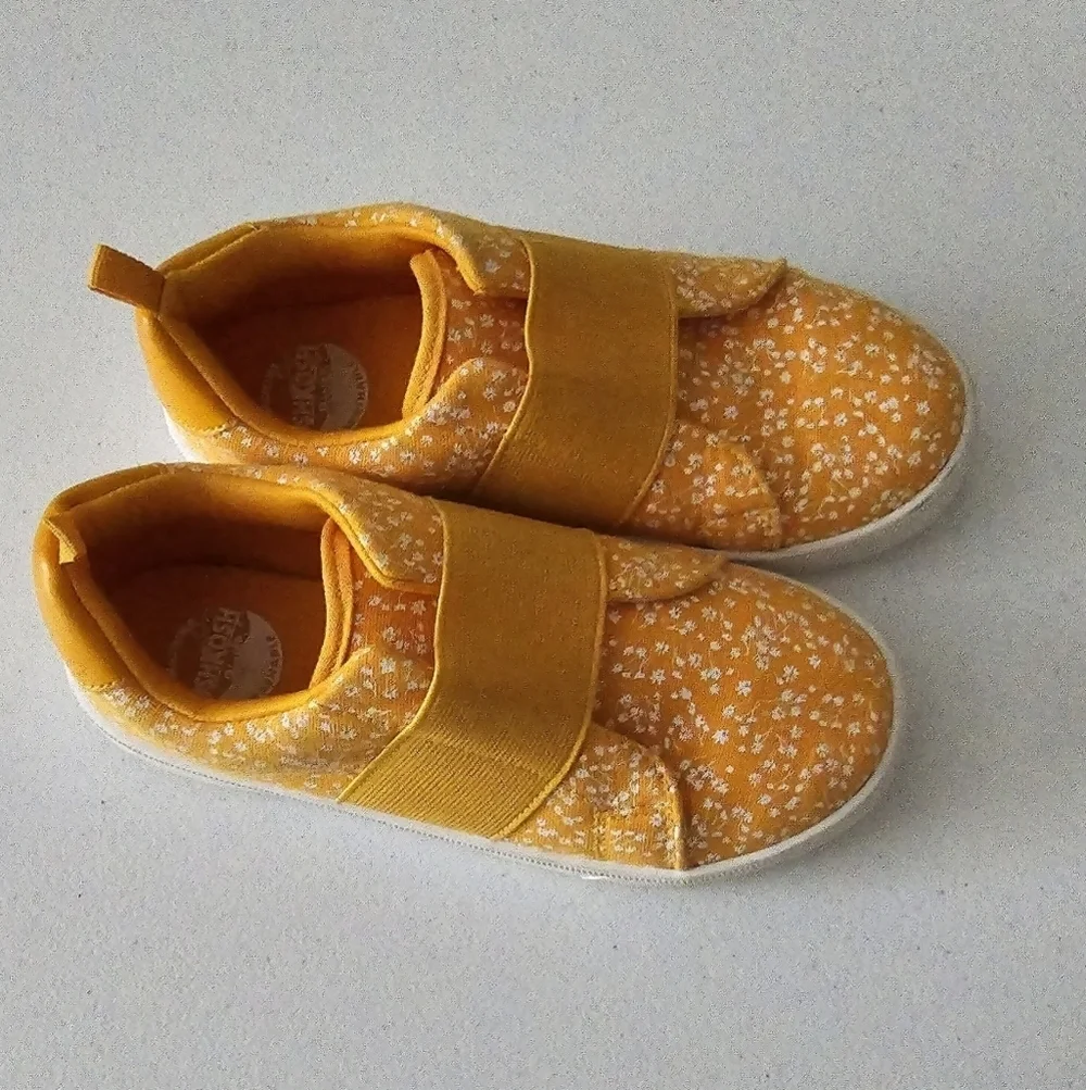OSHKOSH Kids Shoes. Size 1M